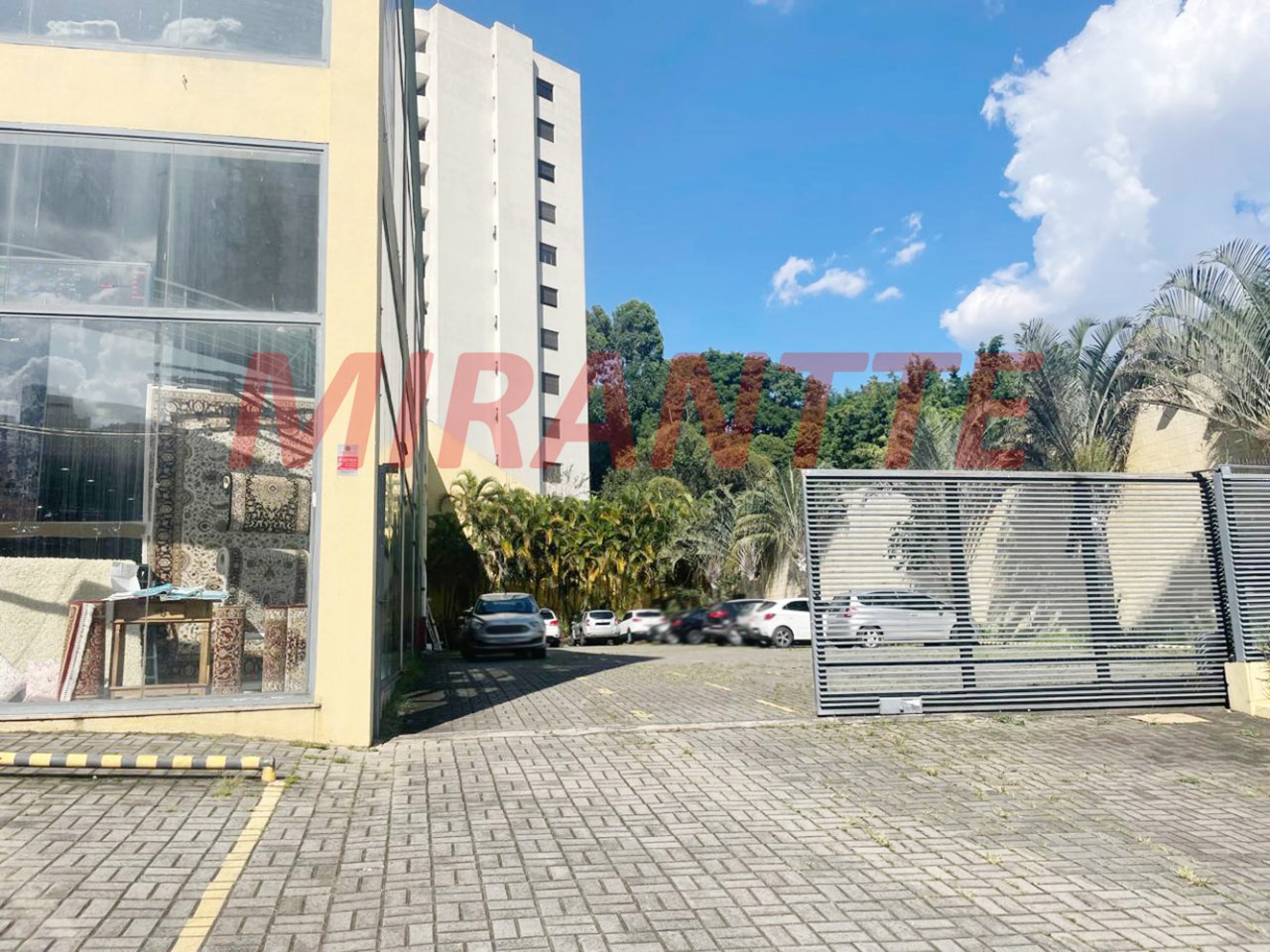 Comercial de 710m² em Santana