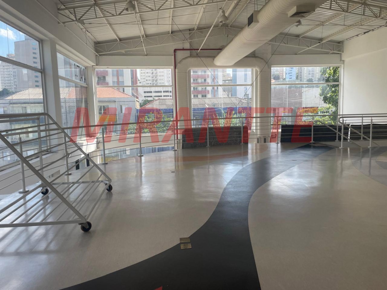 Comercial de 710m² em Santana