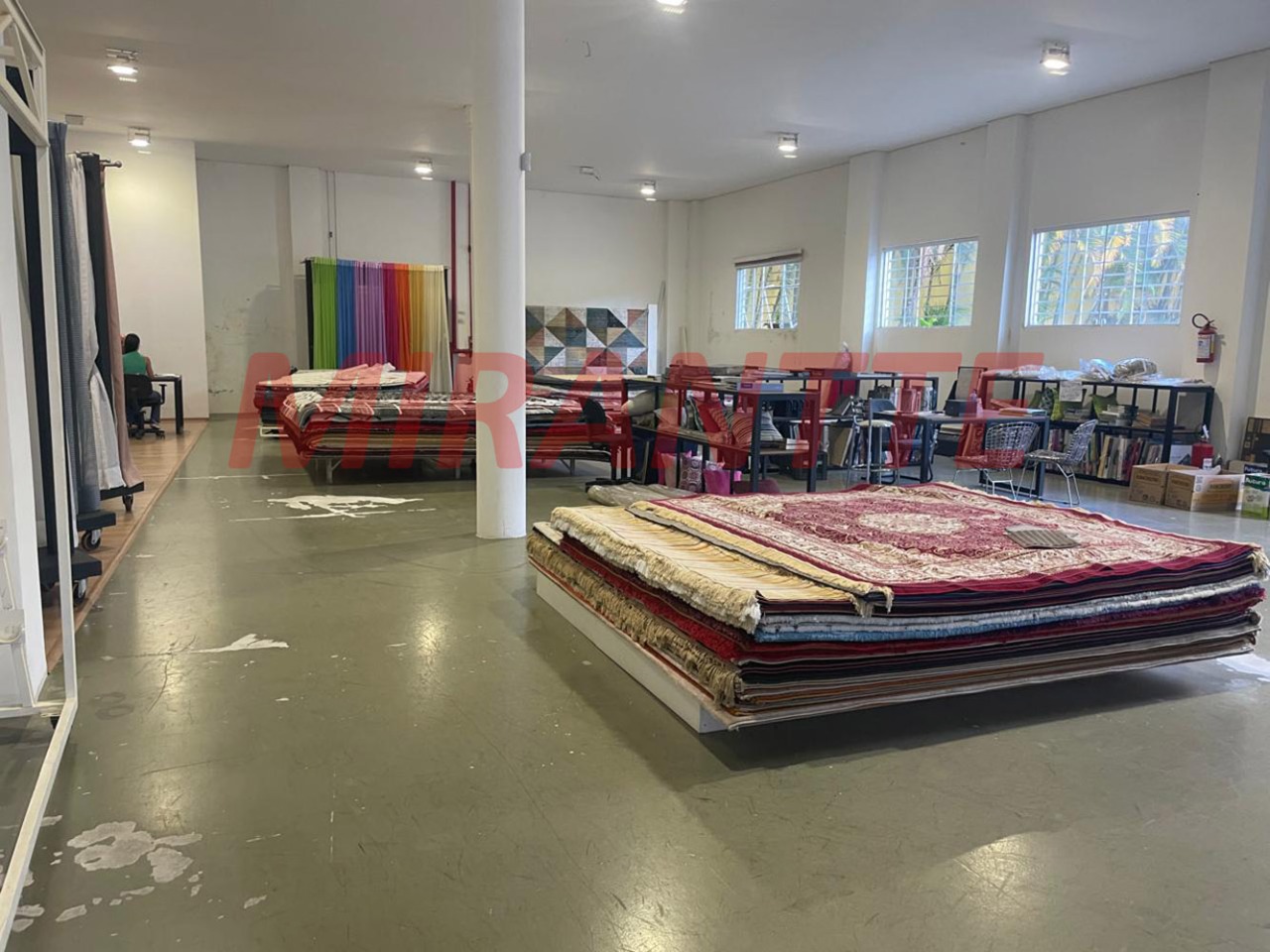 Comercial de 710m² em Santana