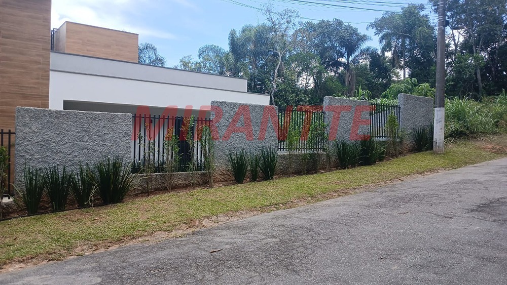 Casa terrea de 202.3m² com 3 quartos em Caraguata