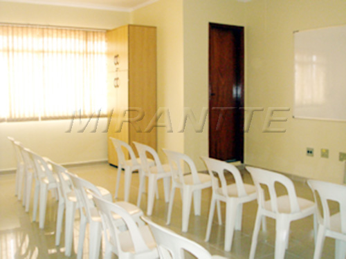 Comercial de 722m² em Vila Amalia