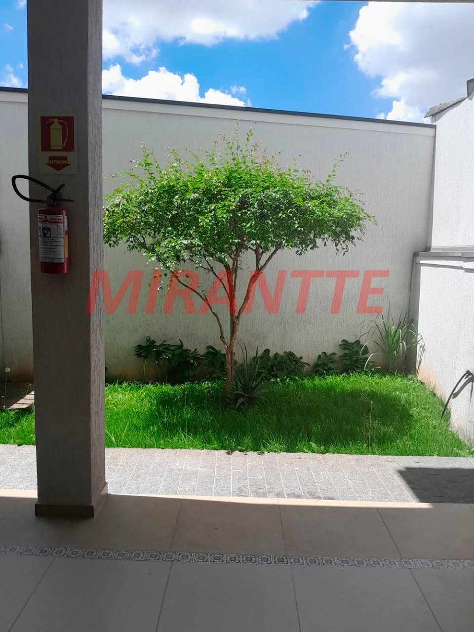 Cond. fechado de 60m² com 2 quartos em Jardim Yara