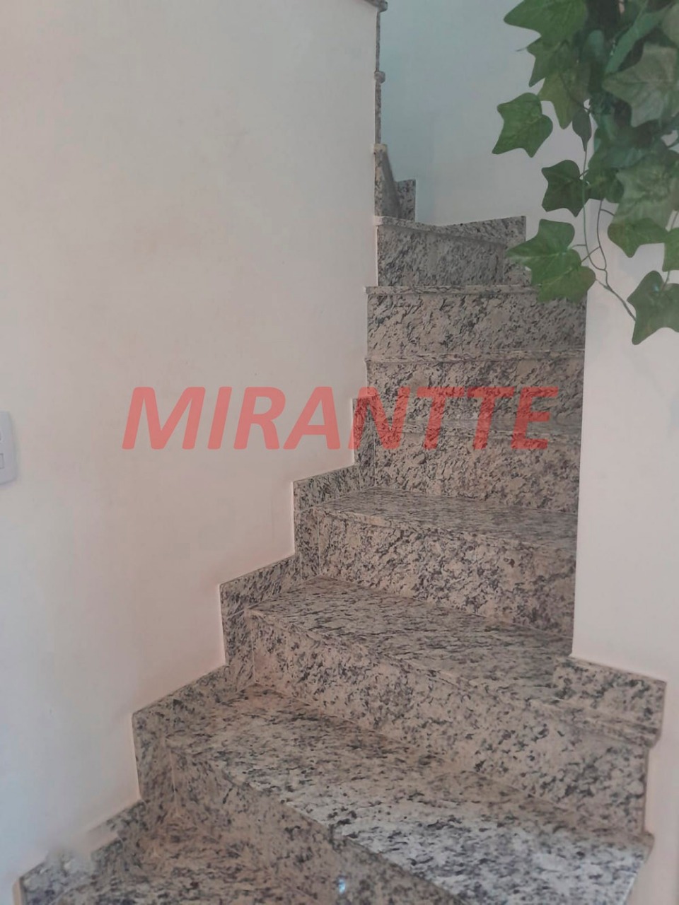 Cond. fechado de 60m² com 2 quartos em Jardim Yara