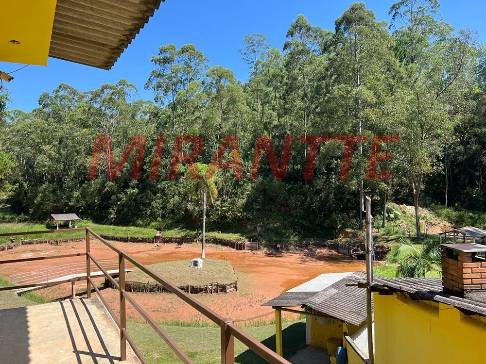 ChÁcara de 400m² com 2 quartos em Chácaras Maristela