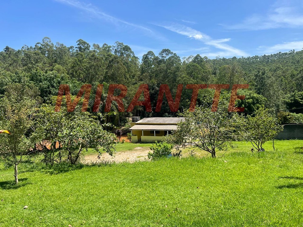ChÁcara de 400m² com 2 quartos em Chácaras Maristela