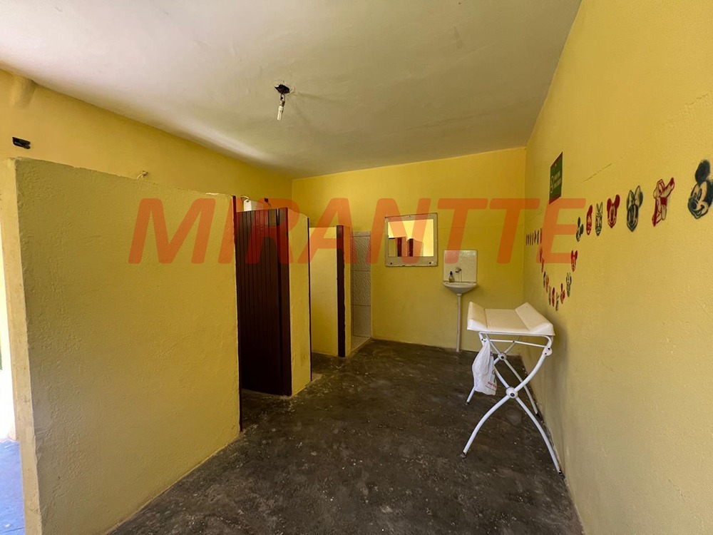 ChÁcara de 400m² com 2 quartos em Chácaras Maristela