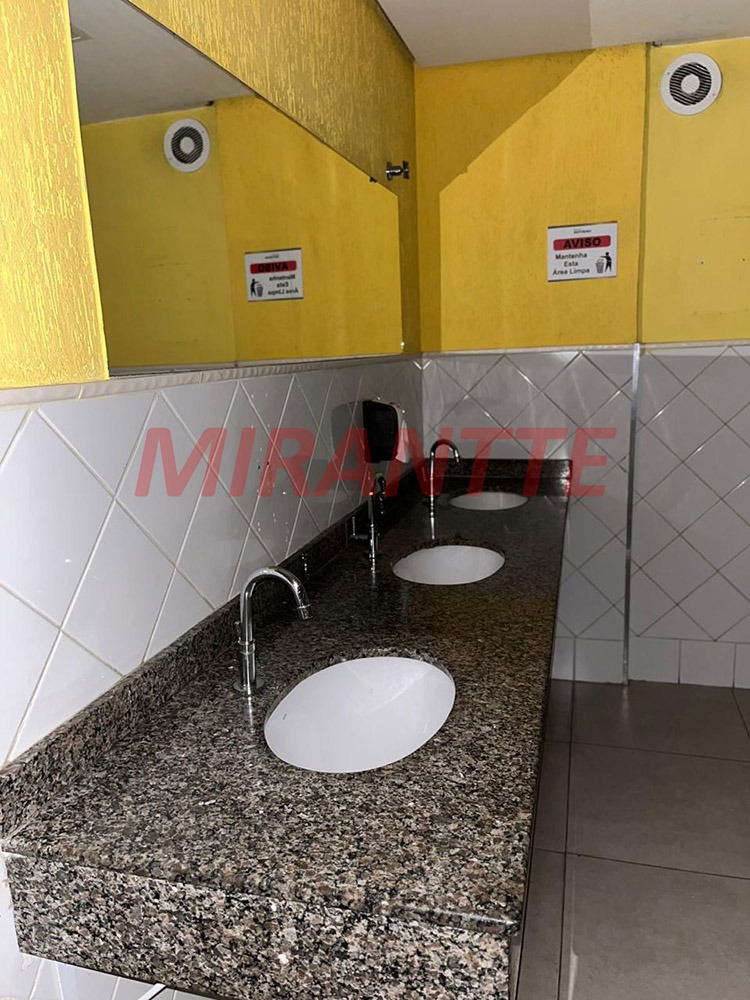 Comercial de 1071m² em Santana