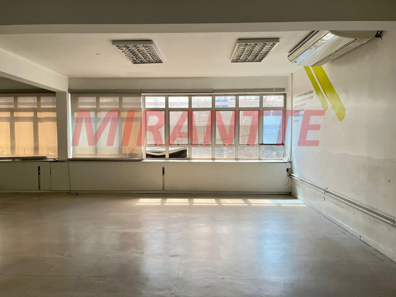 Comercial de 1071m² em Santana