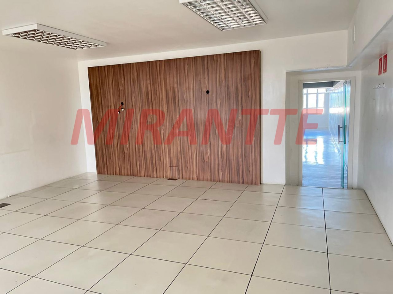 Comercial de 1071m² em Santana