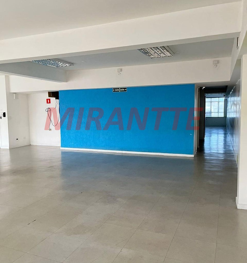 Comercial de 1071m² em Santana