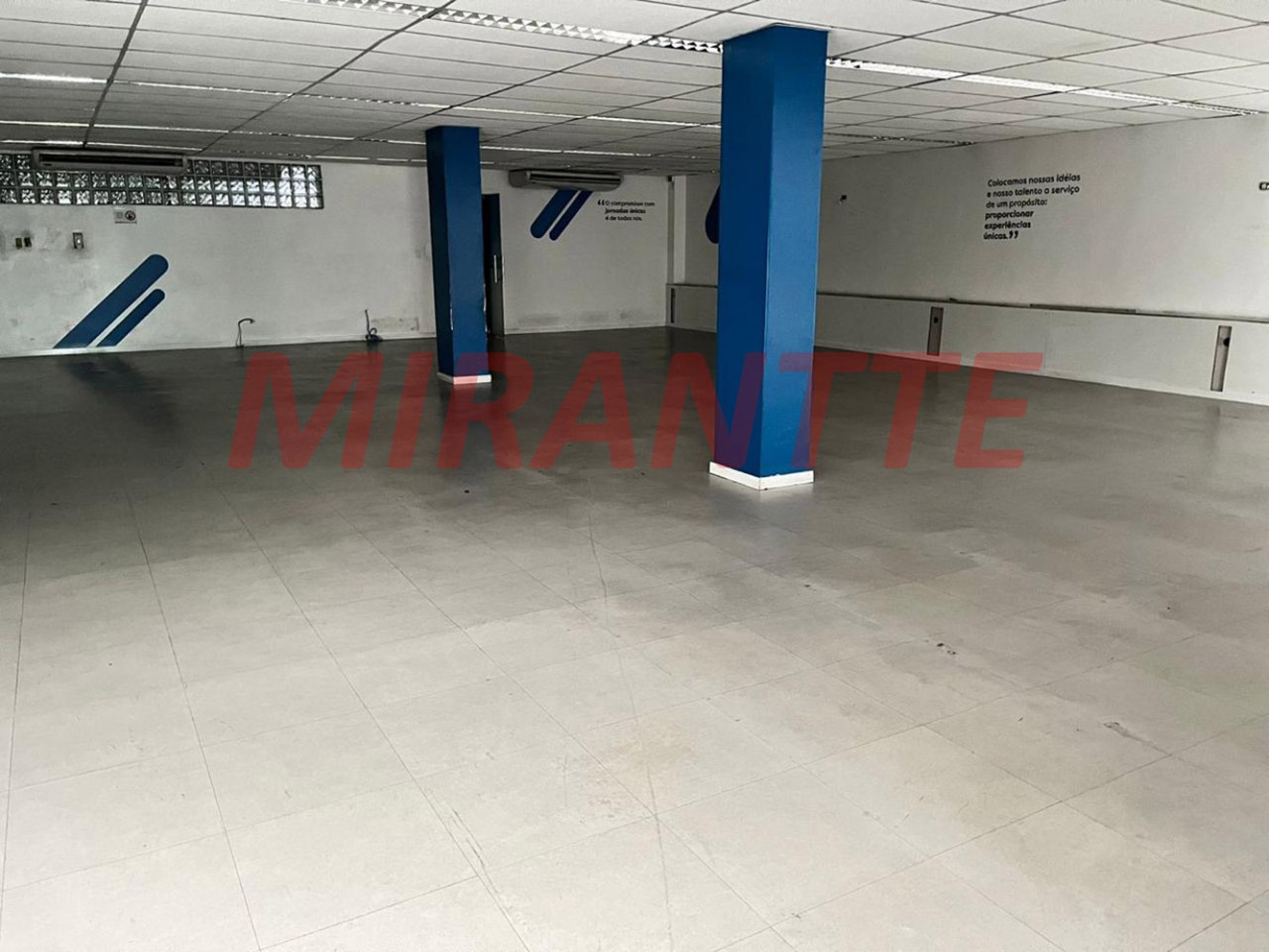 Comercial de 1071m² em Santana