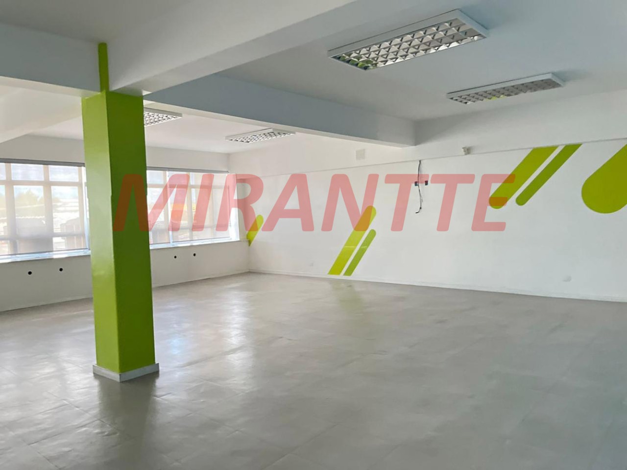 Comercial de 1071m² em Santana