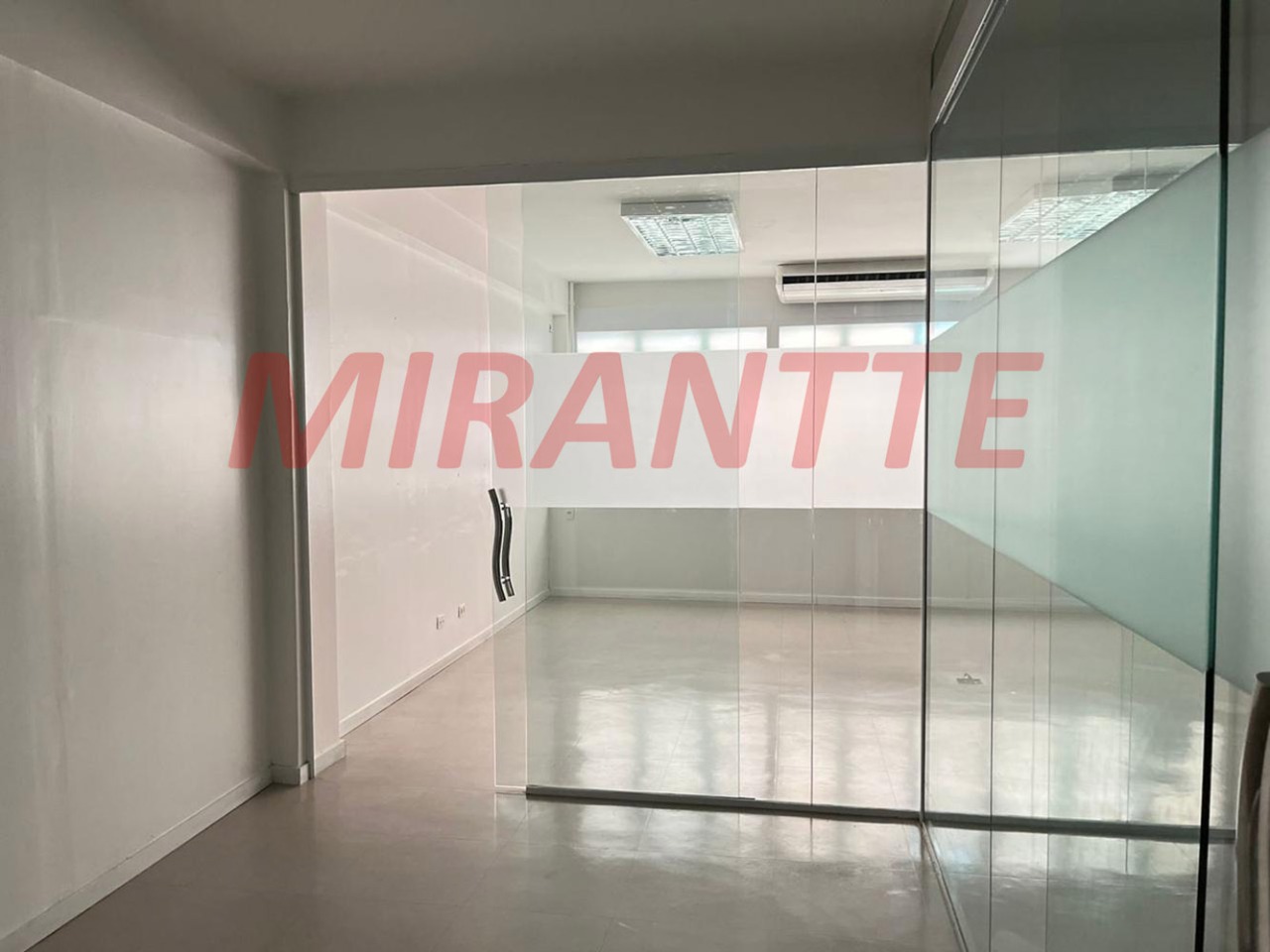 Comercial de 1071m² em Santana