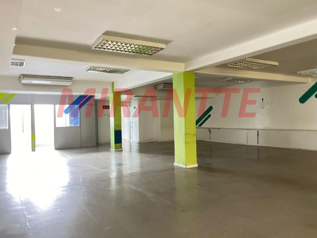 Comercial de 1071m² em Santana