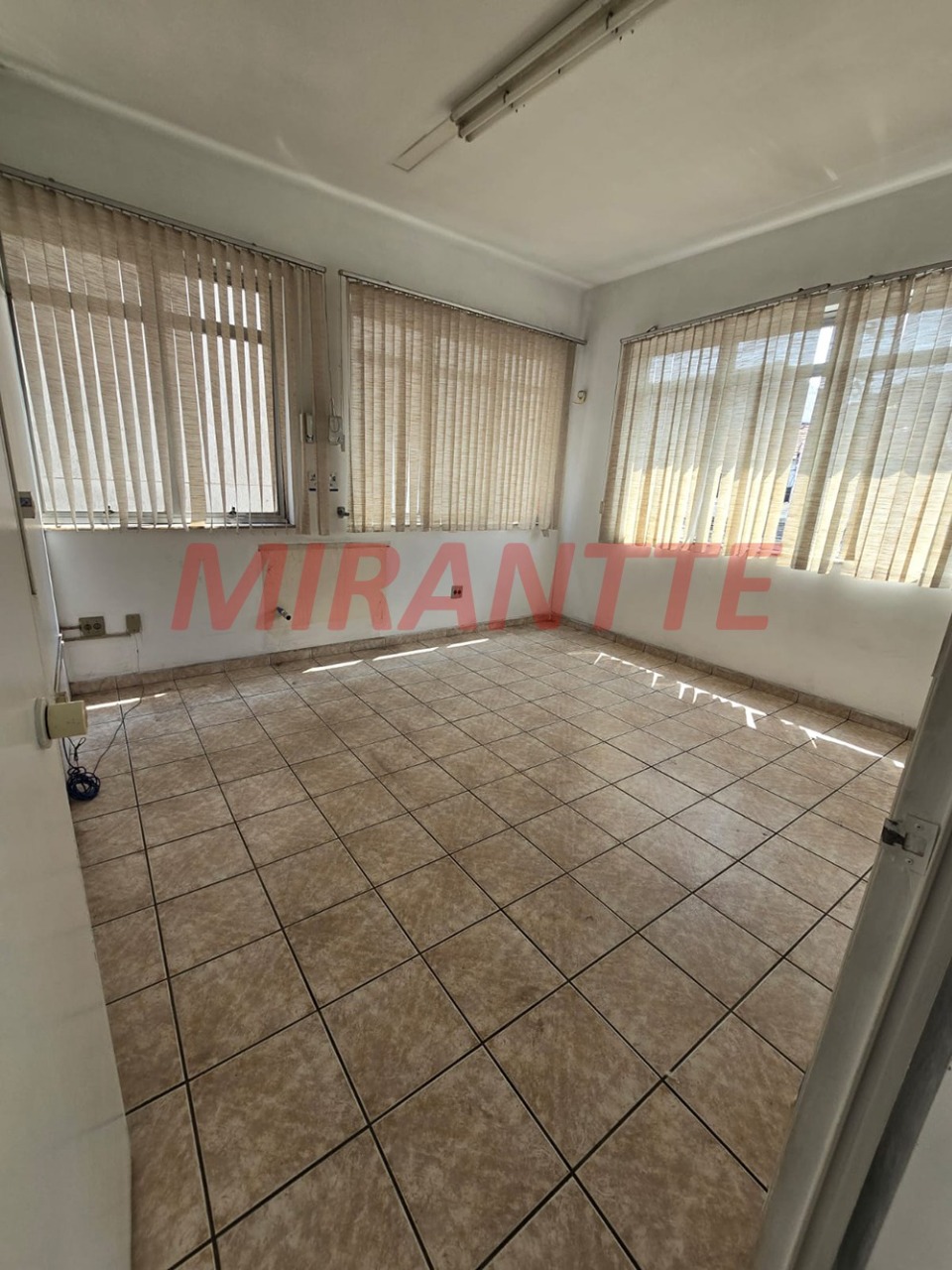 Comercial de 424m² em Água Fria