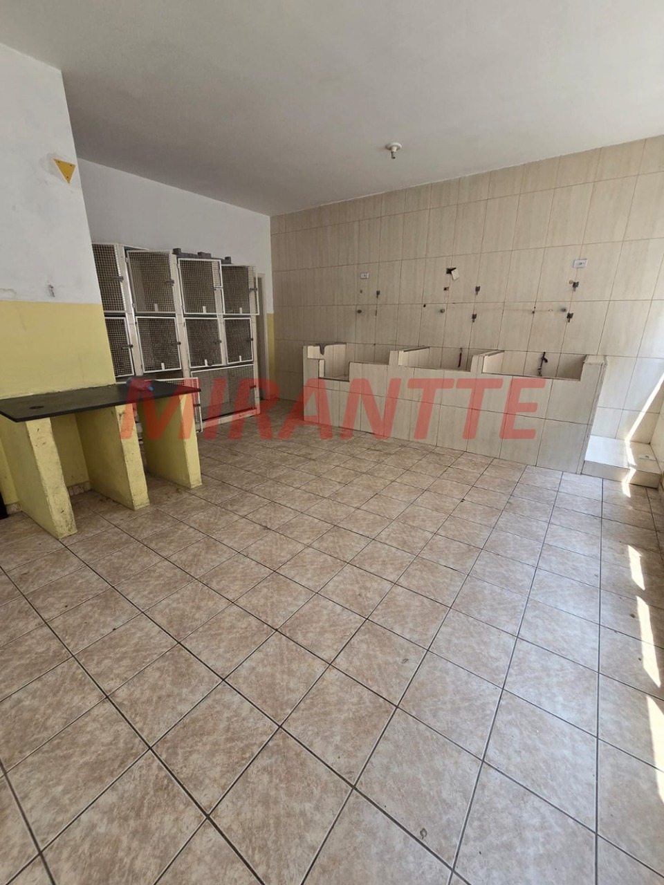 Comercial de 424m² em Água Fria
