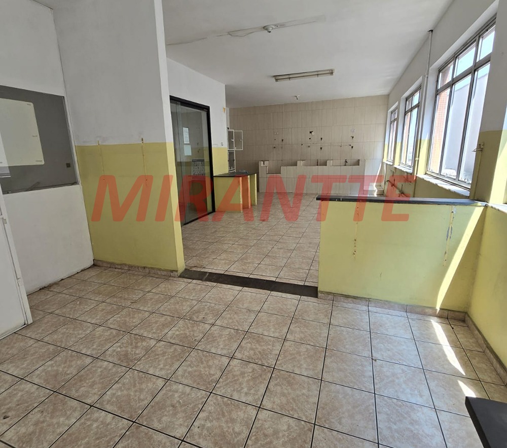 Comercial de 424m² em Água Fria