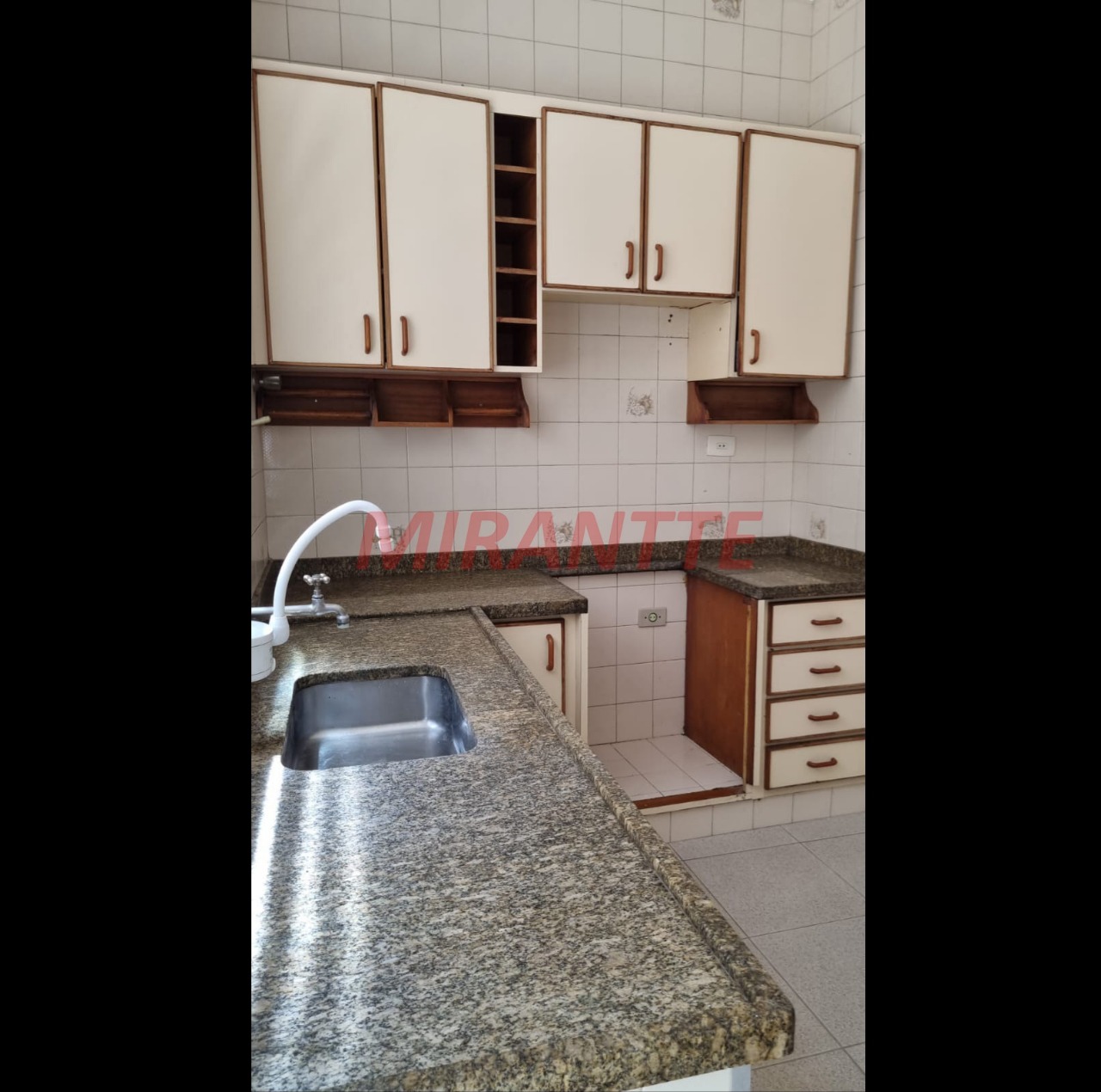 Sobrado de 279m² com 4 quartos em Vila Baruel