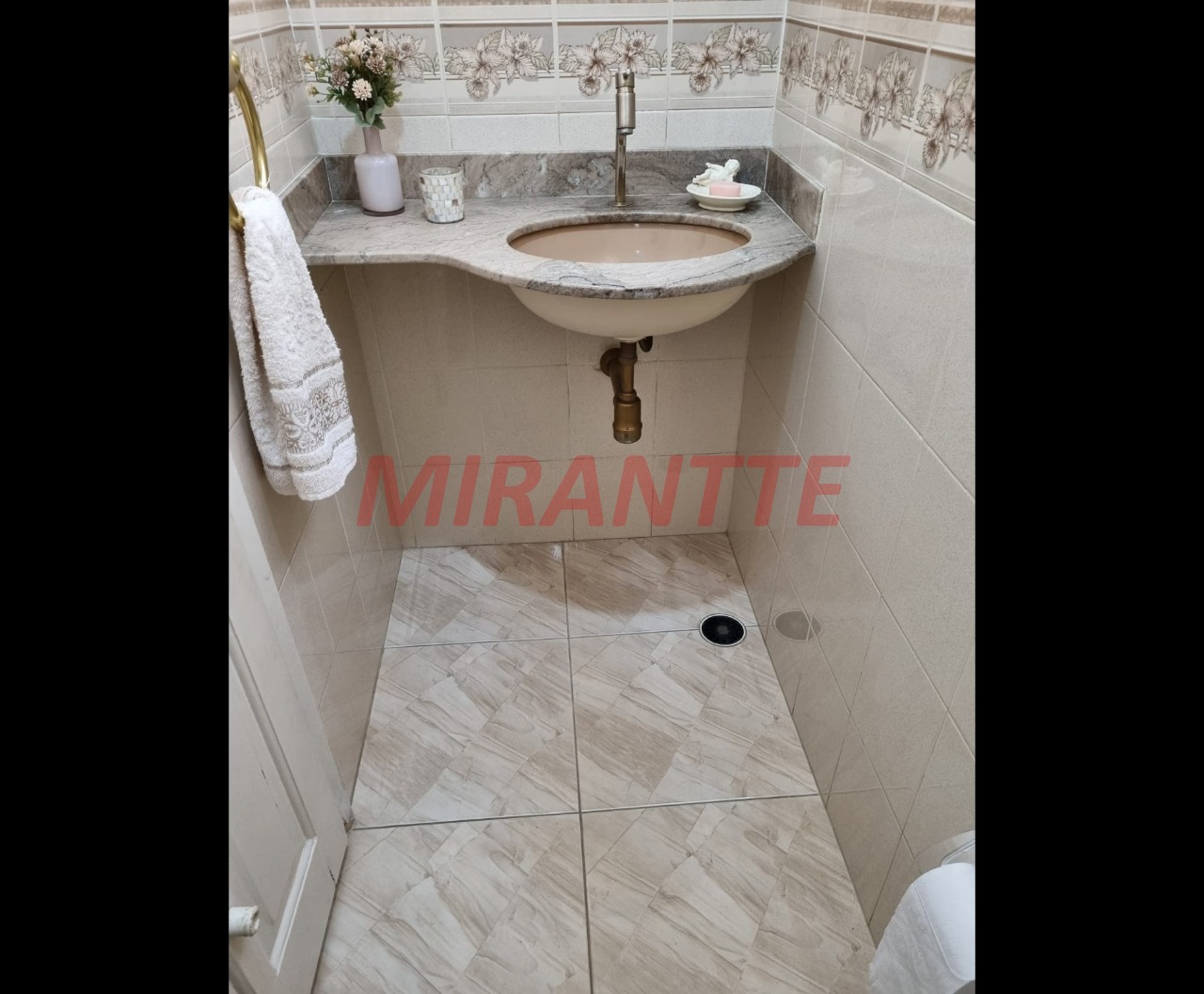 Sobrado de 279m² com 4 quartos em Vila Baruel