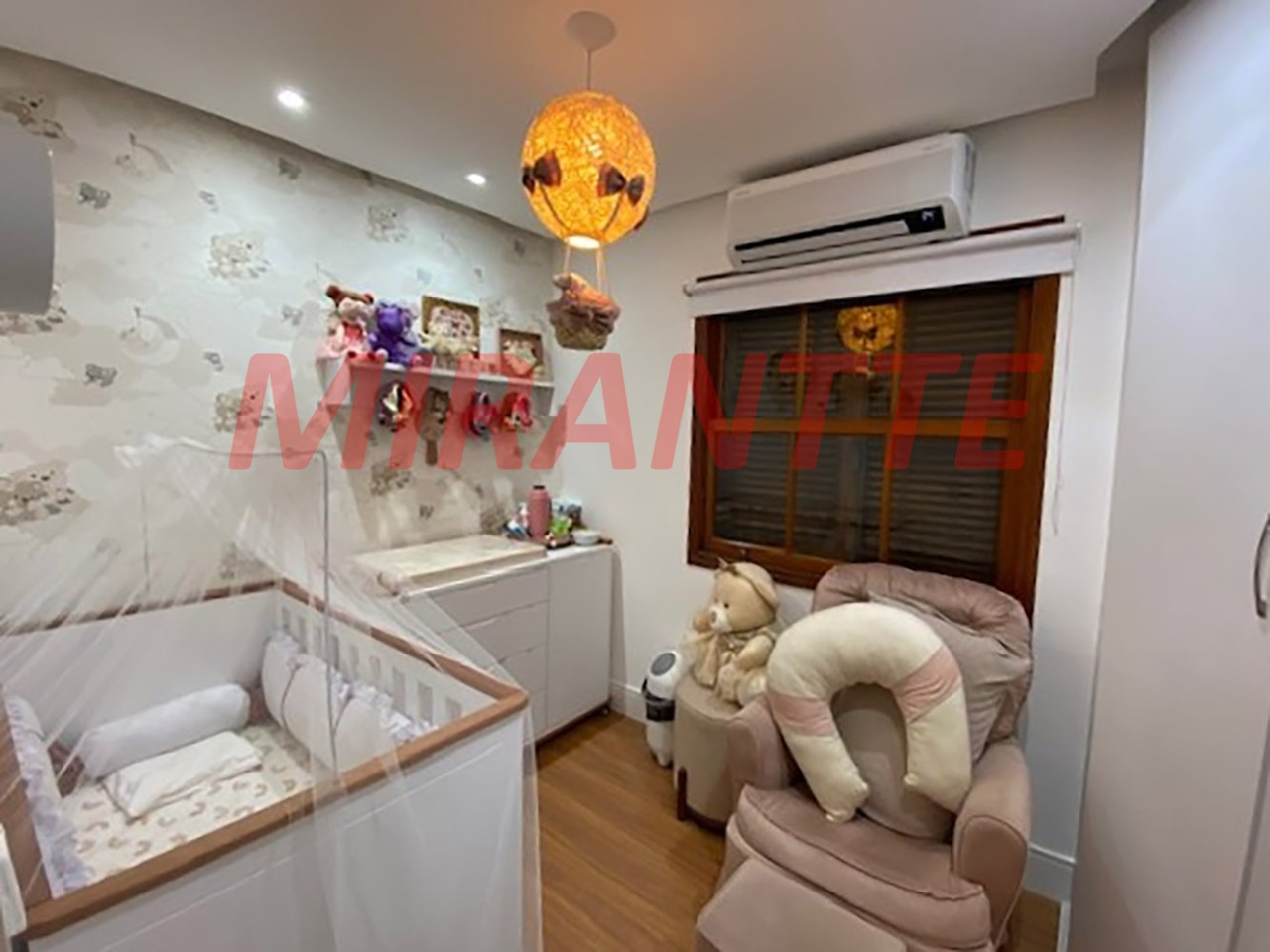 Sobrado de 200m² com 3 quartos em Vila Baruel