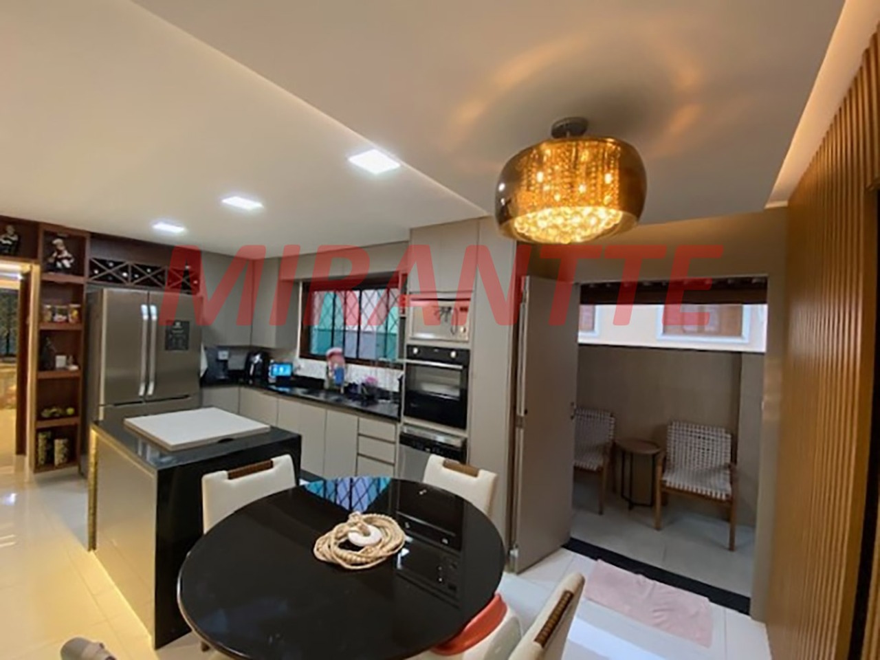 Sobrado de 200m² com 3 quartos em Vila Baruel
