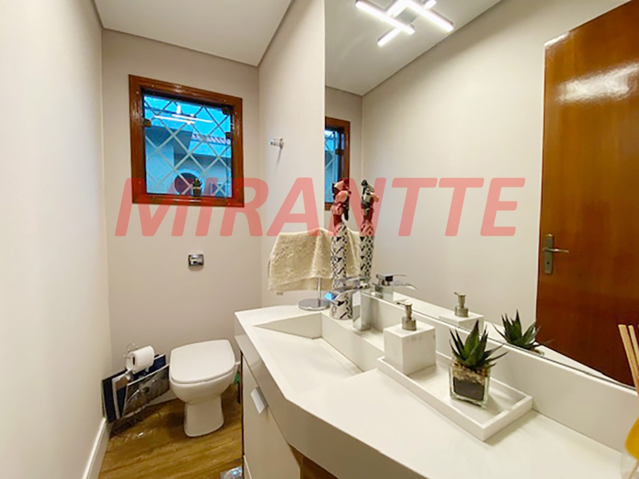 Sobrado de 200m² com 3 quartos em Vila Baruel