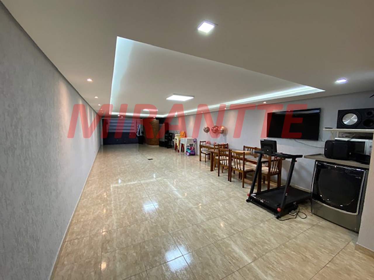 Sobrado de 200m² com 3 quartos em Vila Baruel
