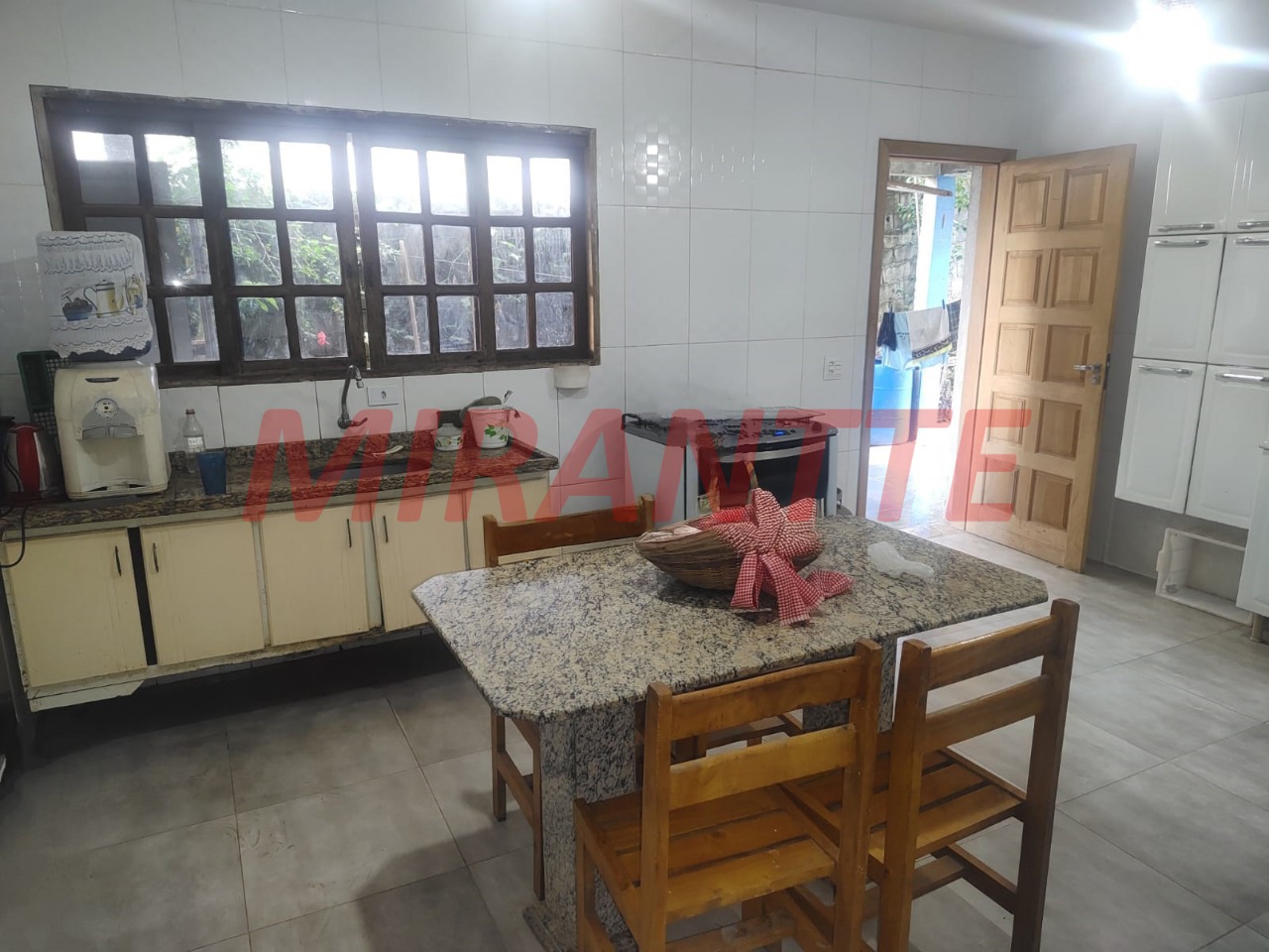 Sobrado de 500m² com 4 quartos em Caraguata