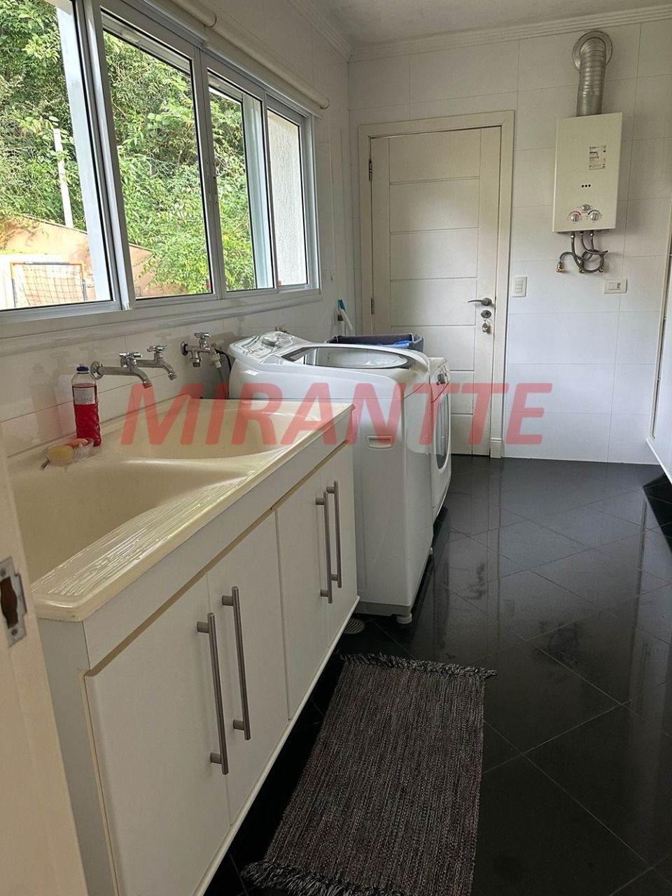 Sobrado de 600m² com 3 quartos em Roseira