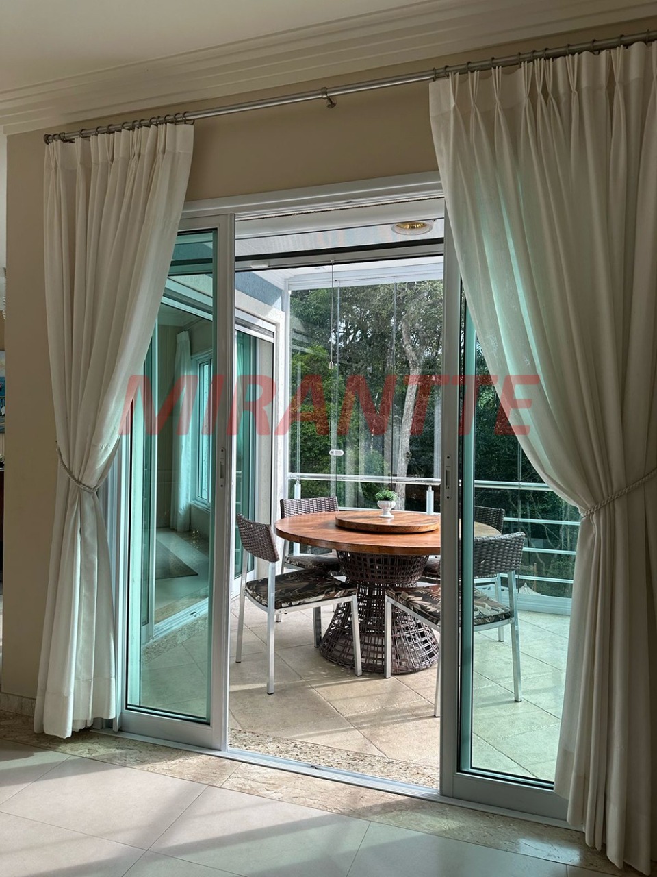 Sobrado de 600m² com 3 quartos em Roseira