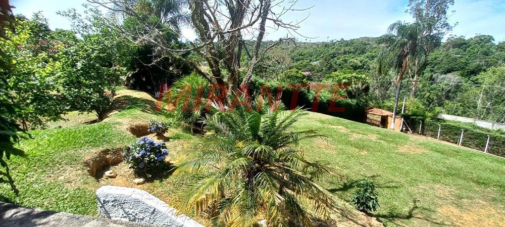 Sobrado de 339.2m² com 5 quartos em Jardim Sinki