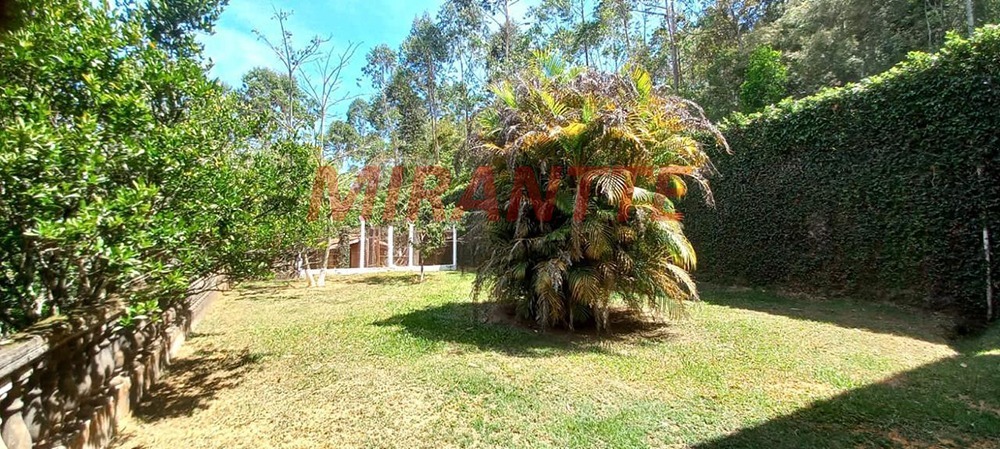 Sobrado de 339.2m² com 5 quartos em Jardim Sinki