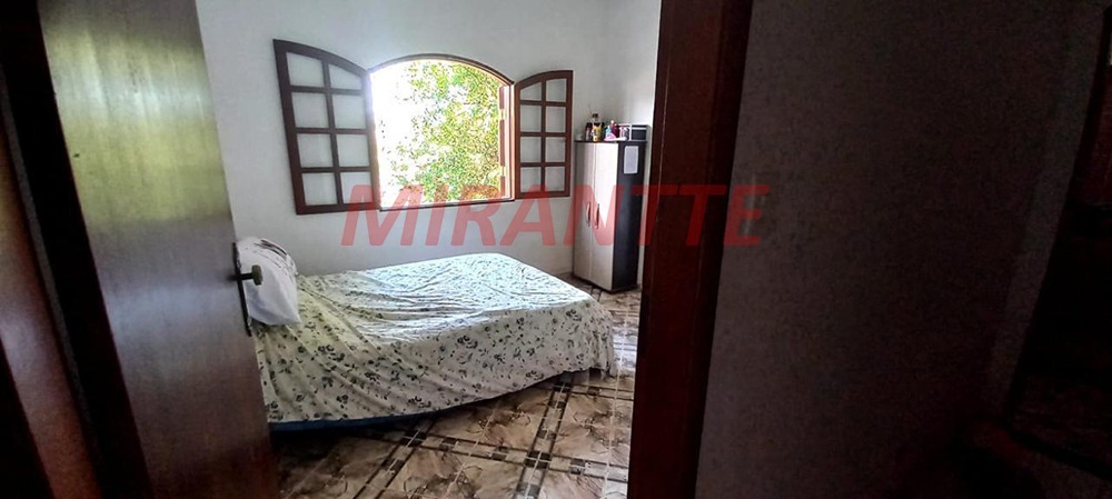 Sobrado de 339.2m² com 5 quartos em Jardim Sinki