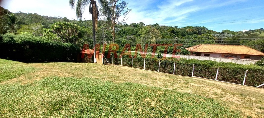Sobrado de 339.2m² com 5 quartos em Jardim Sinki