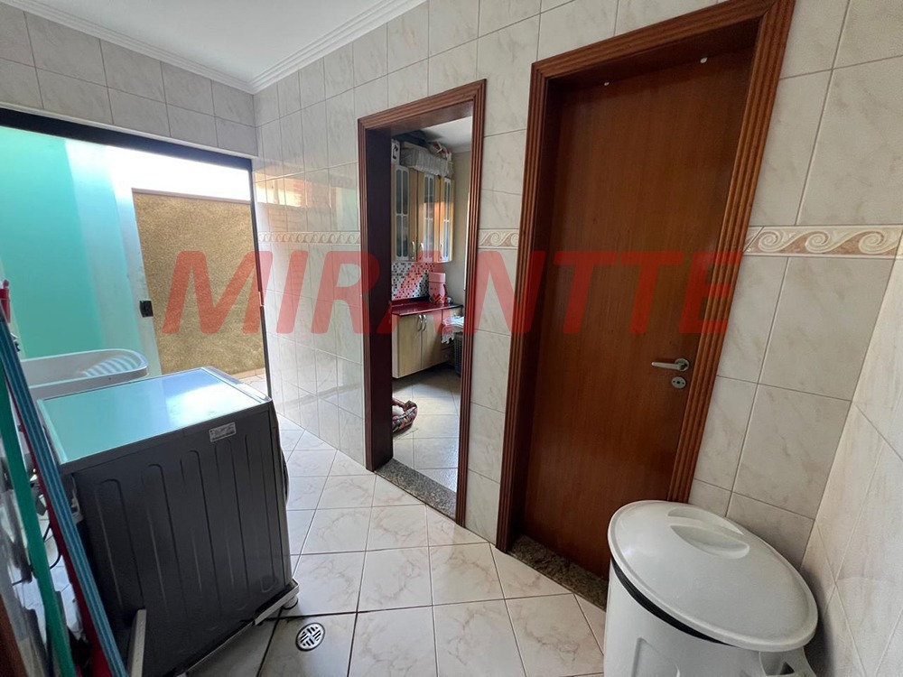 Sobrado de 179m² com 3 quartos em Parque Sao Domingos