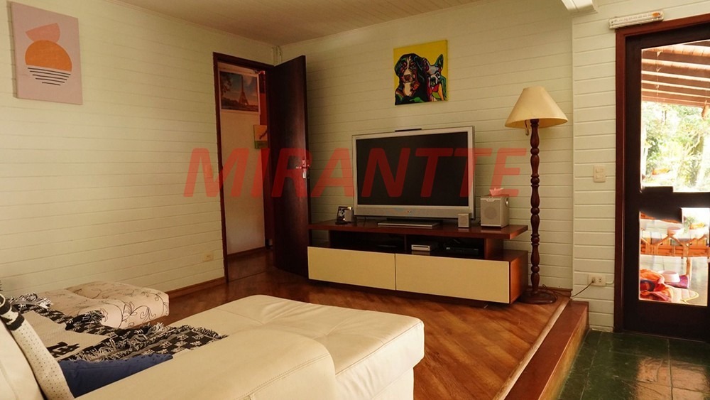 Cond. fechado de 317m² com 3 quartos em Roseira