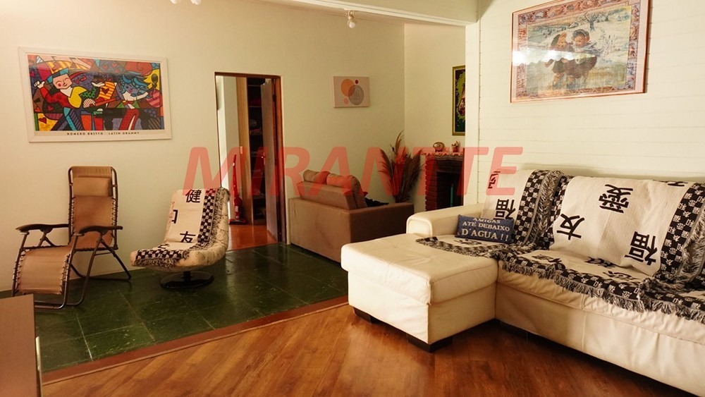 Cond. fechado de 317m² com 3 quartos em Roseira