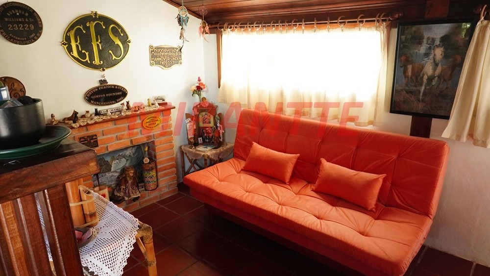 Cond. fechado de 317m² com 3 quartos em Roseira