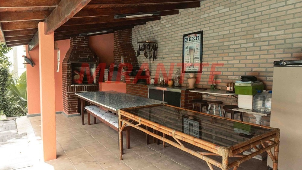 Cond. fechado de 317m² com 3 quartos em Roseira