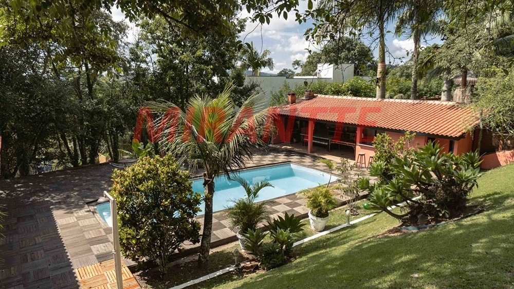 Cond. fechado de 317m² com 3 quartos em Roseira