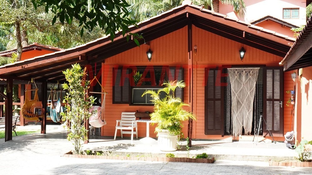 Cond. fechado de 317m² com 3 quartos em Roseira