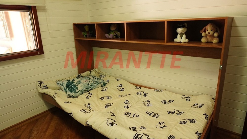 Cond. fechado de 317m² com 3 quartos em Roseira