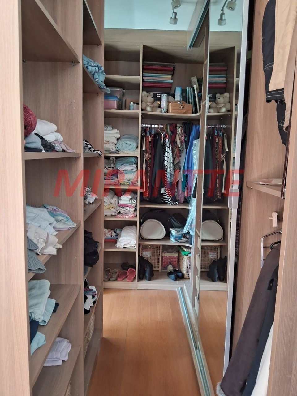 Cond. fechado de 317m² com 3 quartos em Roseira