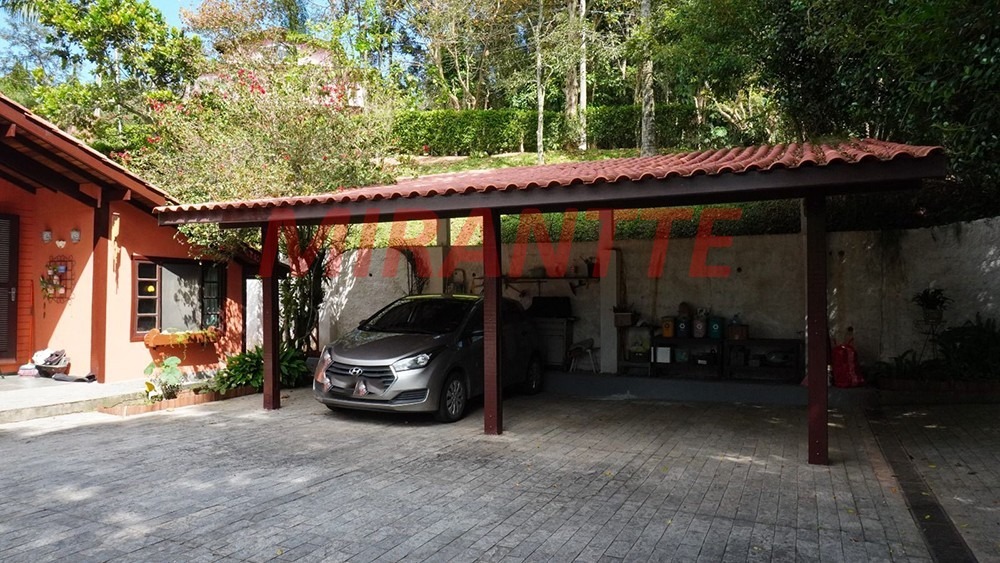 Cond. fechado de 317m² com 3 quartos em Roseira