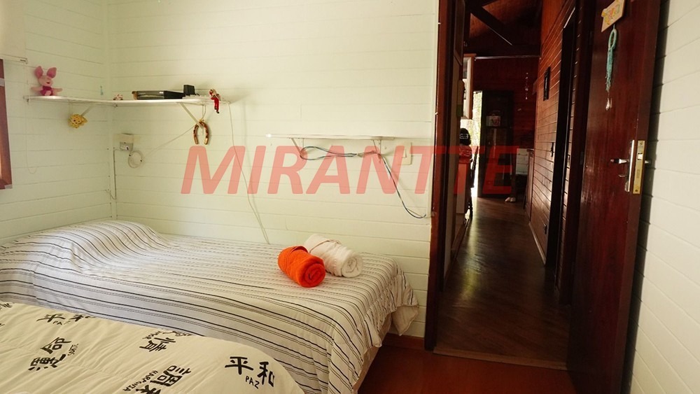 Cond. fechado de 317m² com 3 quartos em Roseira