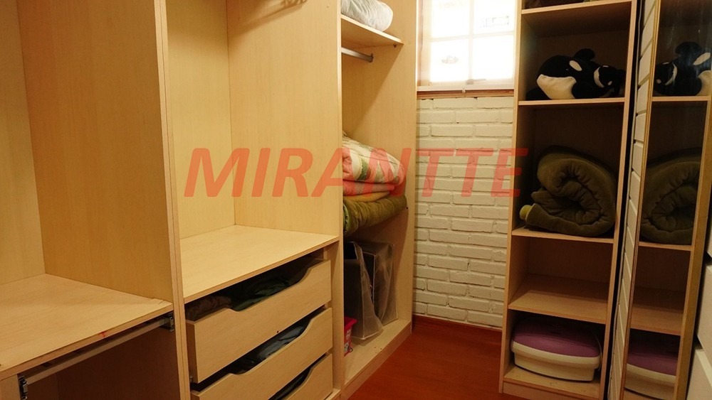 Cond. fechado de 317m² com 3 quartos em Roseira