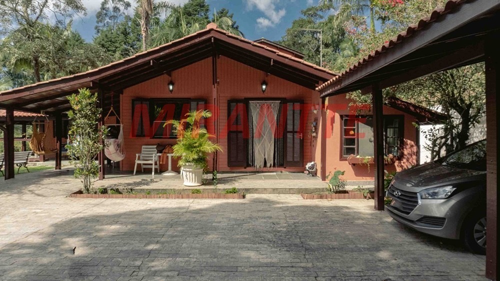 Cond. fechado de 317m² com 3 quartos em Roseira