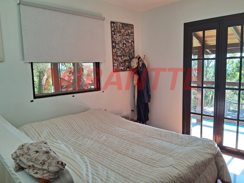 Cond. fechado de 317m² com 3 quartos em Roseira