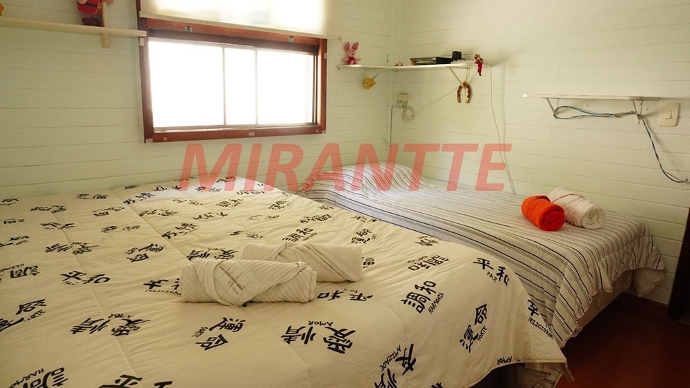 Cond. fechado de 317m² com 3 quartos em Roseira