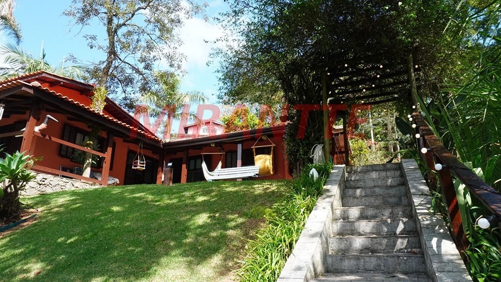 Cond. fechado de 317m² com 3 quartos em Roseira